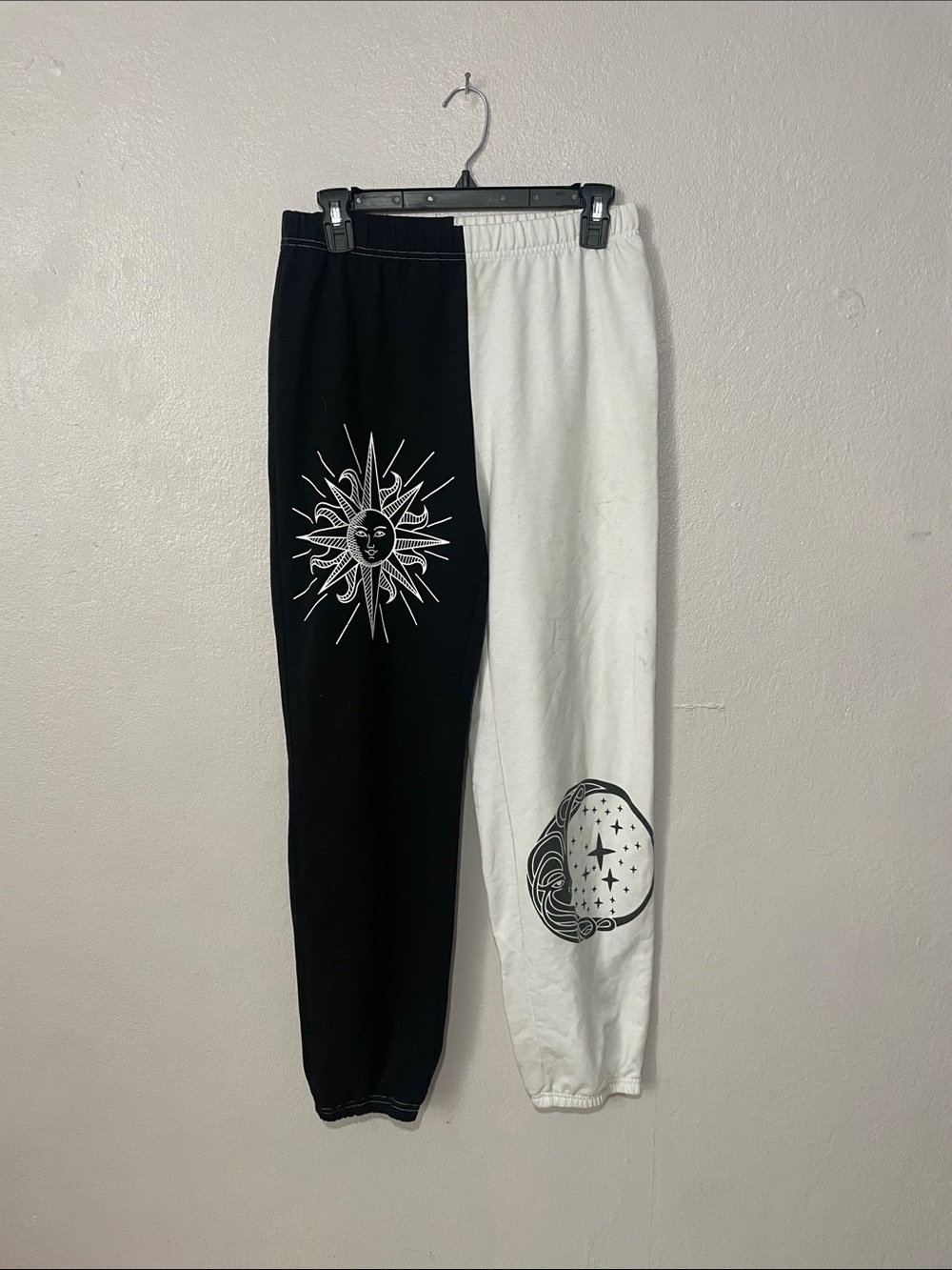 ROMWE Kids Two-Tone Sun & Moon Sweatpants - Black/White
